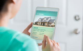 How Should Sellers Price Their Homes to Attract Buyers While Maximizing Value in Hawaii?